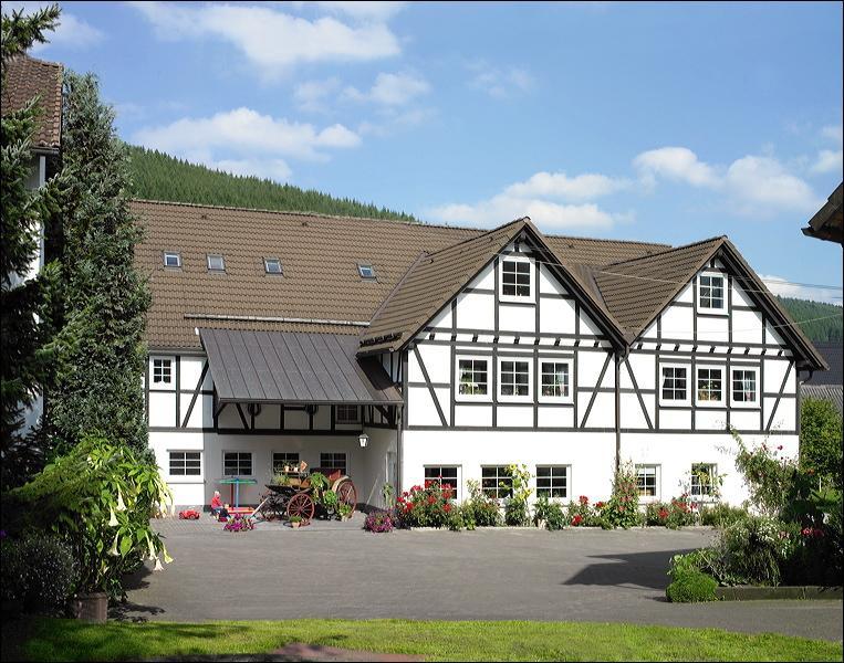 Hotel Klaukenhof Lennestadt Buitenkant foto